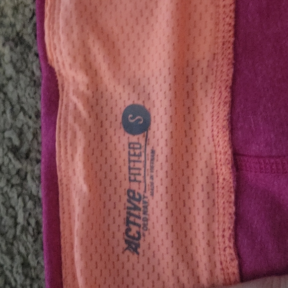 Size small Old Navy active capri leggings - Picture 3 of 3